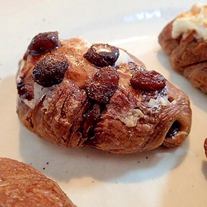 クリームチーズとレーズンのチョコクロワッサン